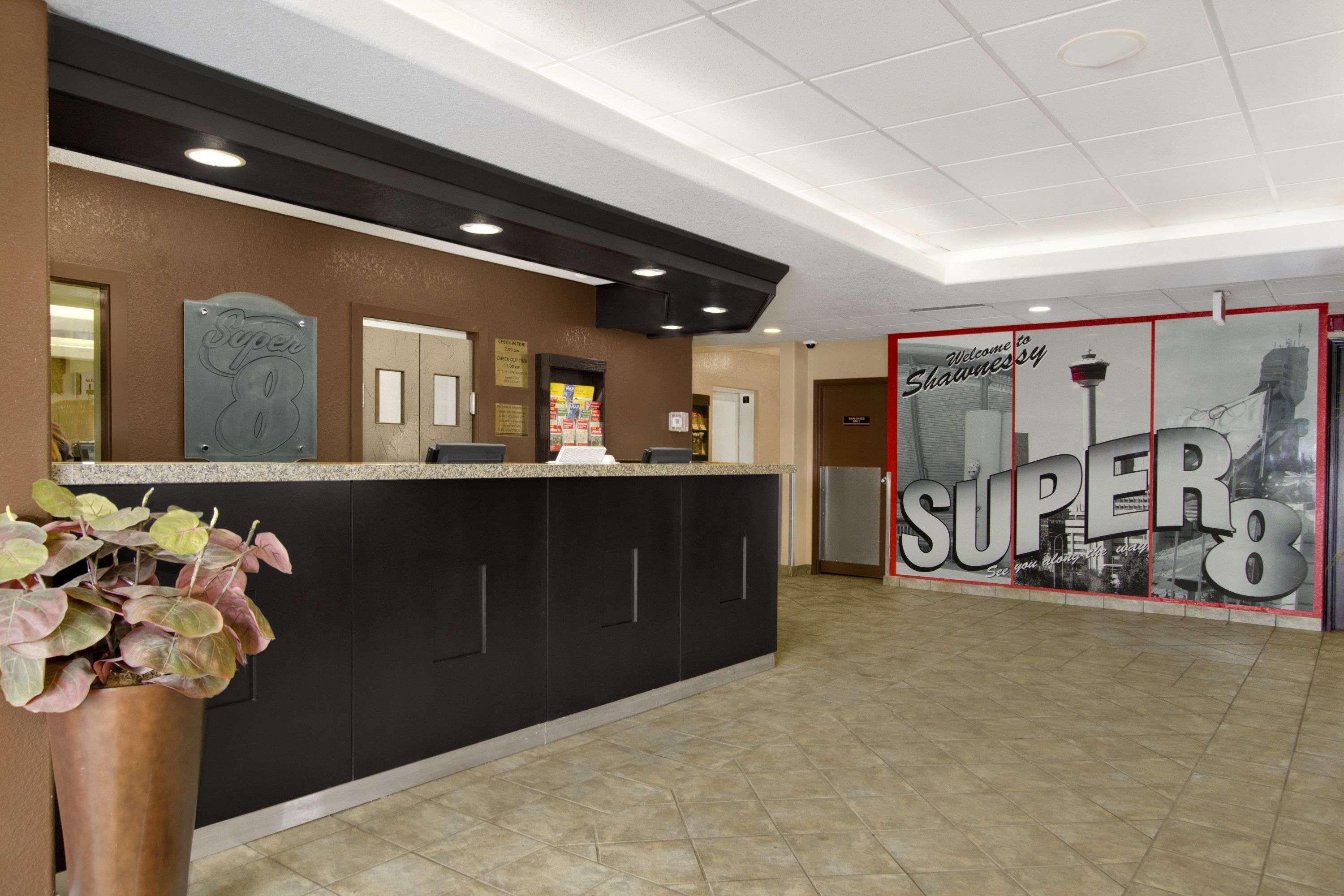 Super 8 By Wyndham Calgary Shawnessy Area Hotel Eksteriør billede