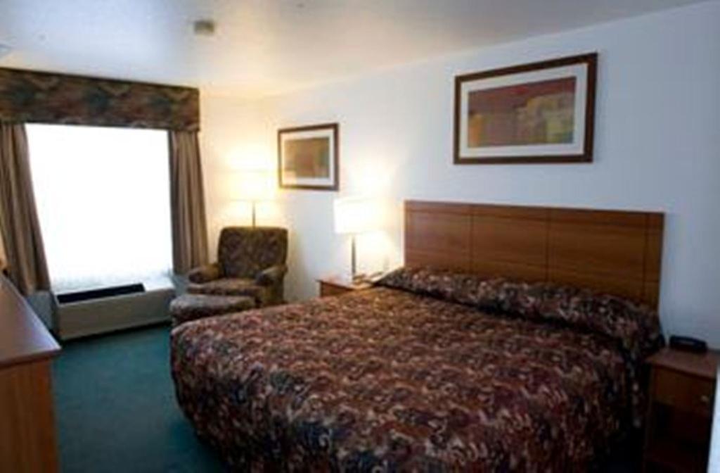 Super 8 By Wyndham Calgary Shawnessy Area Hotel Eksteriør billede