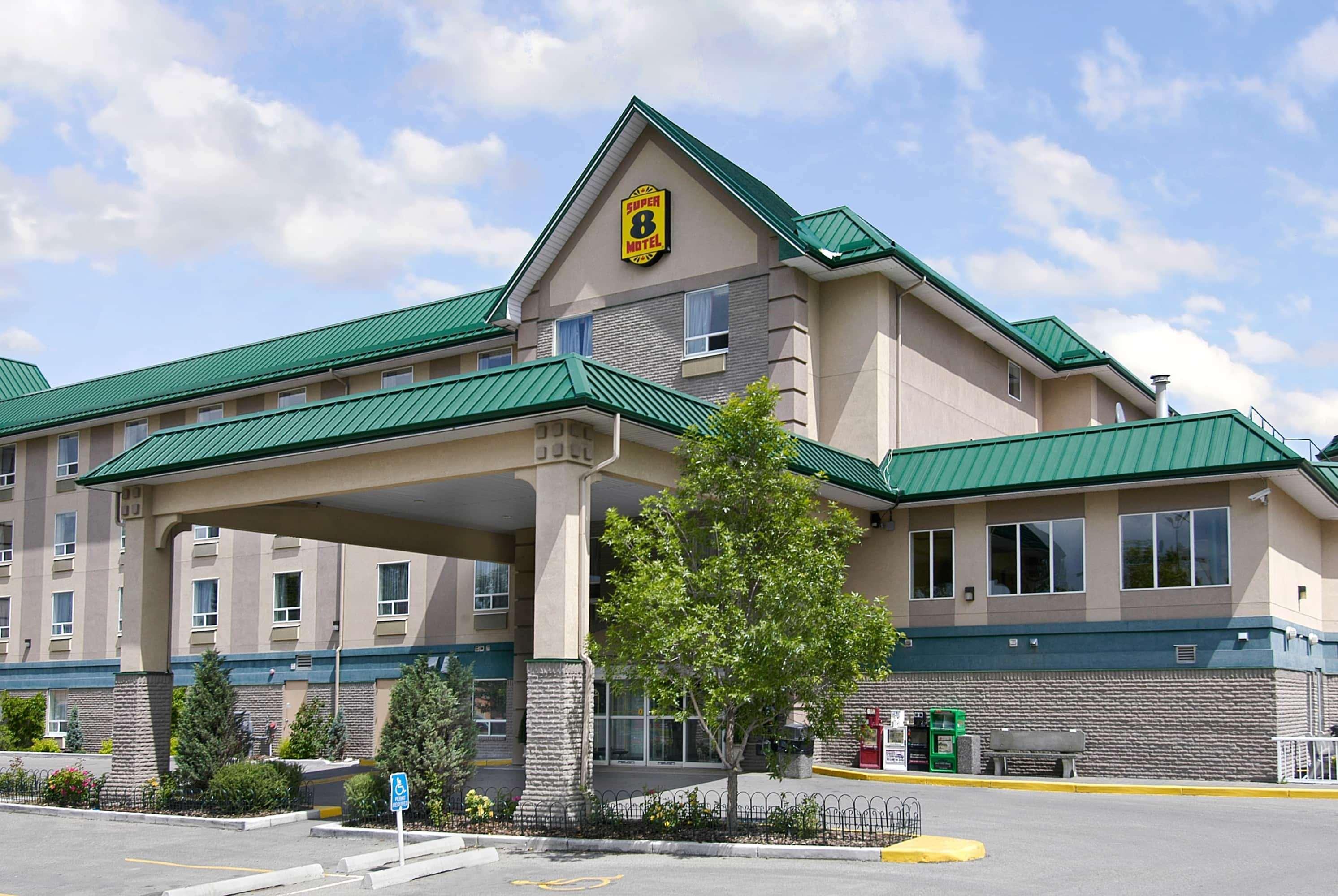Super 8 By Wyndham Calgary Shawnessy Area Hotel Eksteriør billede