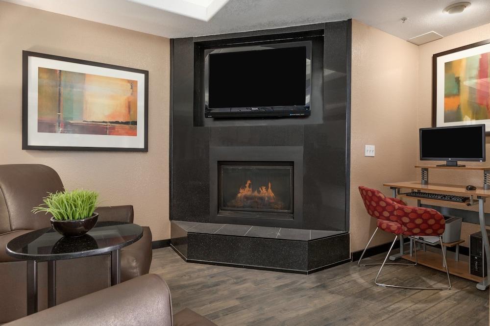 Super 8 By Wyndham Calgary Shawnessy Area Hotel Eksteriør billede