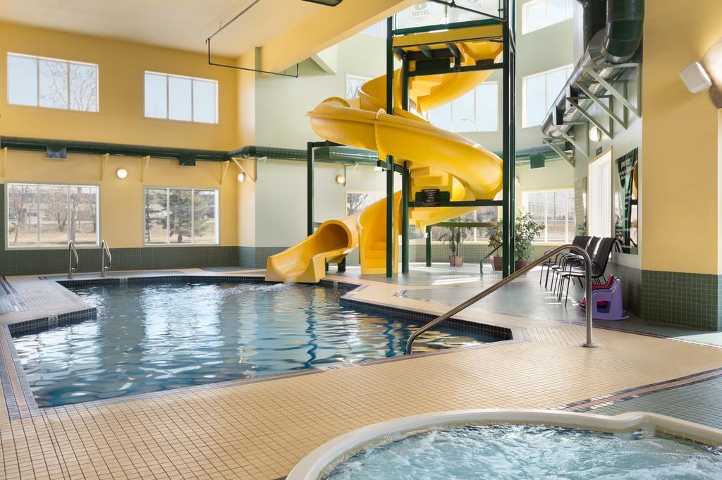 Super 8 By Wyndham Calgary Shawnessy Area Hotel Eksteriør billede